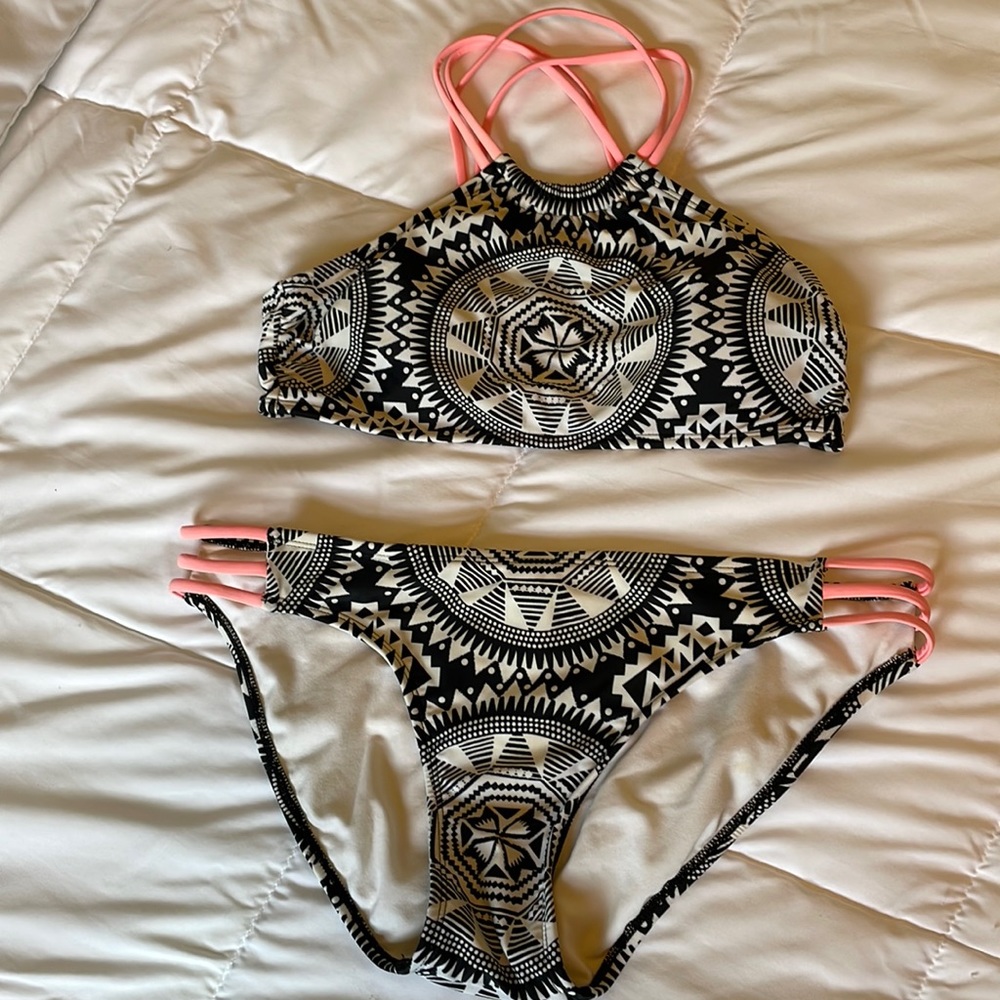 Xhilaration, 2 piece bathing suit. Good condition. Medium top, Large bottom